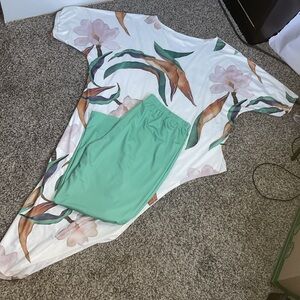 Womens outfit plus size floral fashion blouse and stretchy green pants leggings